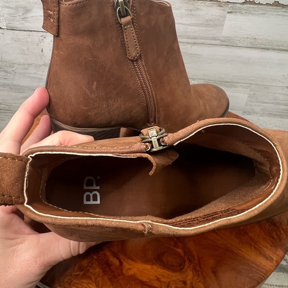 BP Women's Lance Cognac Brown Leather Bootie Size 8M Block Heel Side Zip - Picture 9 of 13